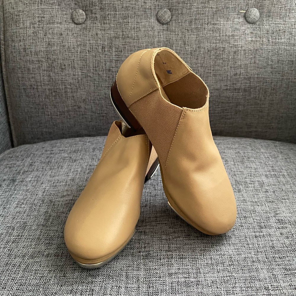 Leo’s Tan Slip On Tap Shoes